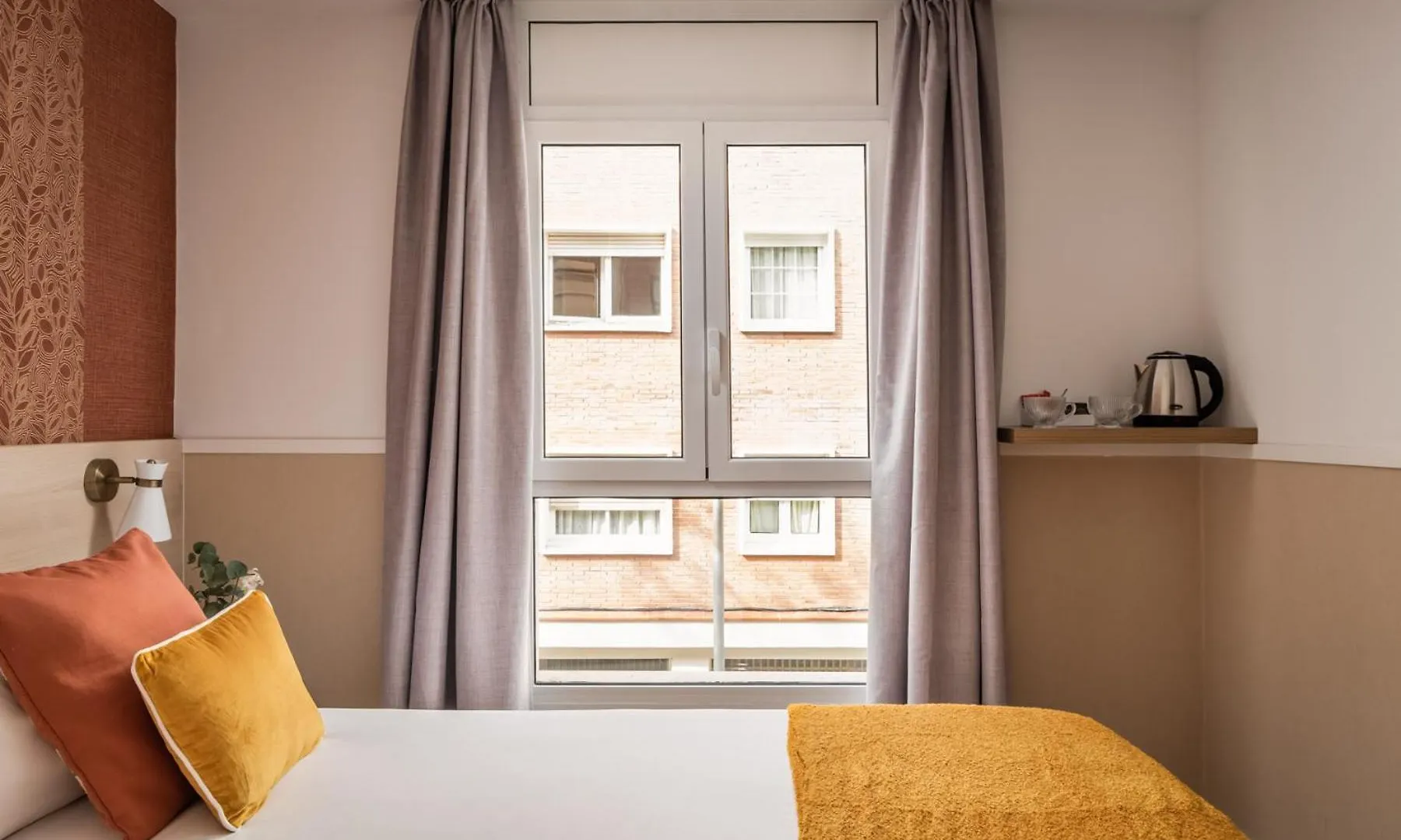 Bypillow House Барселона 0*,  Испания